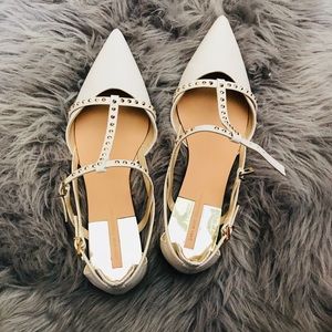 ZARA flattering white and gold flats